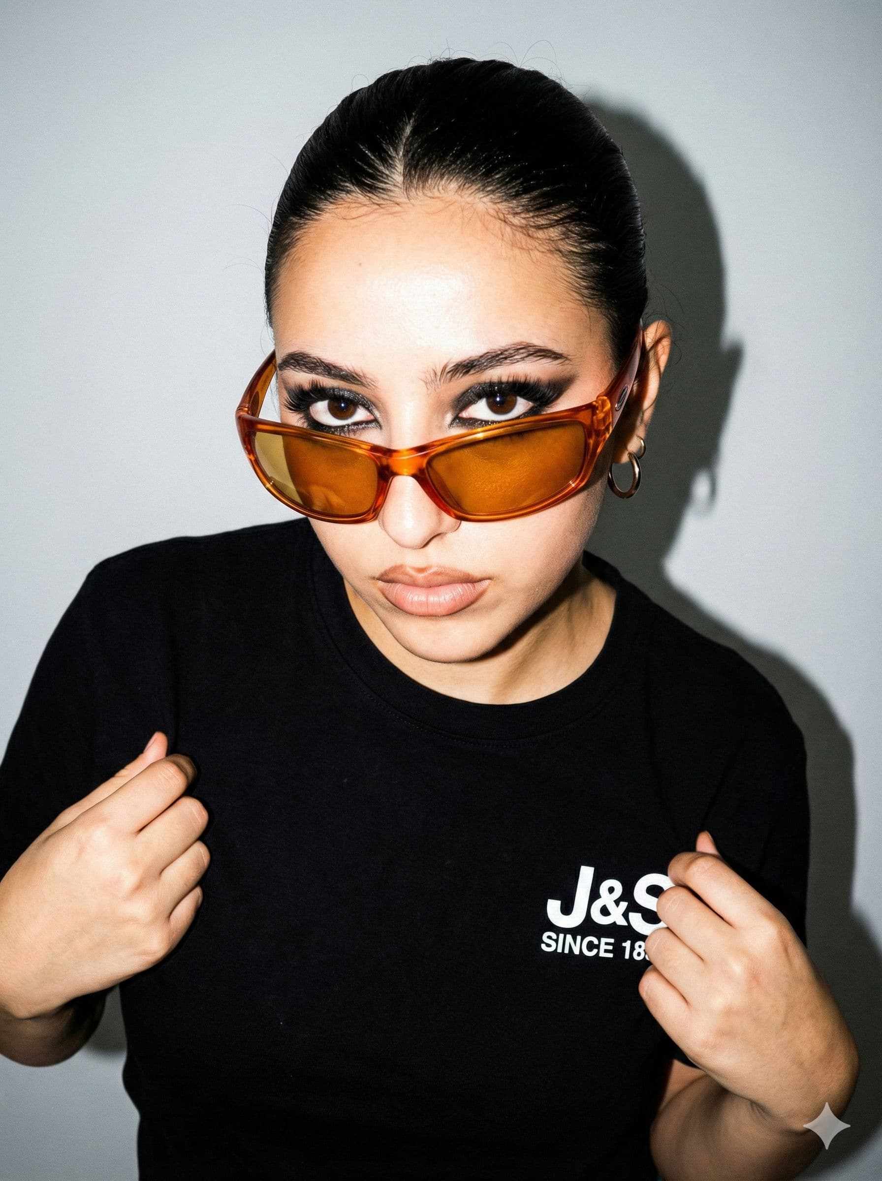 π§‘ Y2K Streetwear Aesthetic: Free AI Portrait Prompt β Portrait AI art prompt example for Midjourney and Stable Diffusion