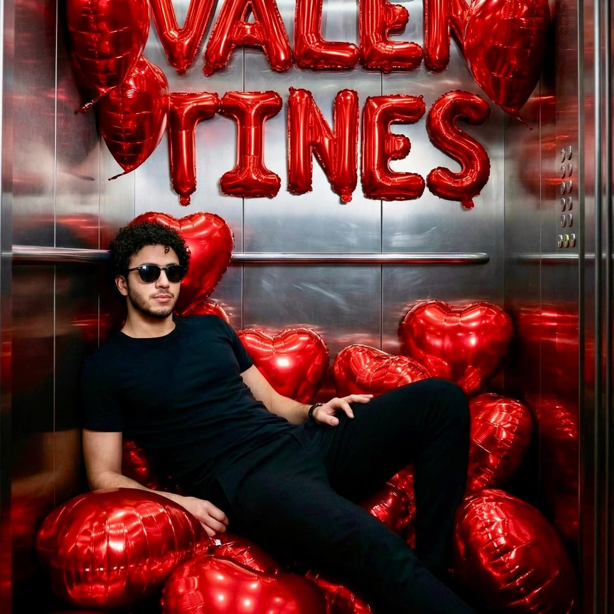 Valentines Elevator Prompt — Portrait AI art prompt example for Gemini and Stable Diffusion