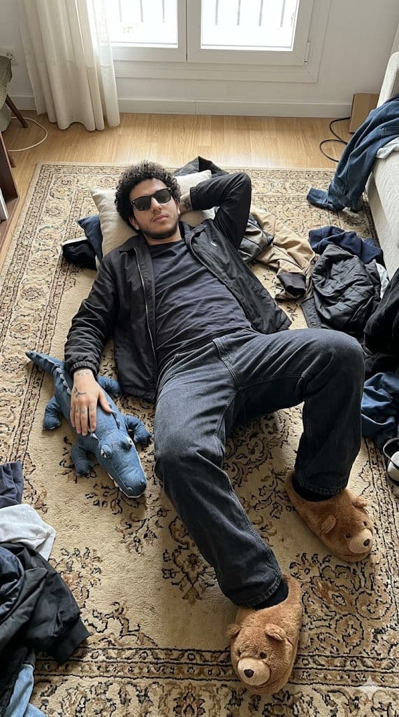 Relaxed Home Lifestyle Portrait on Vintage Rug 🏡📸 — Portrait AI art prompt example for Gemini and Stable Diffusion